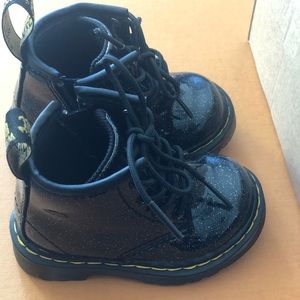 Dr. Airwair Martens BLACK PATENT LAMPER.